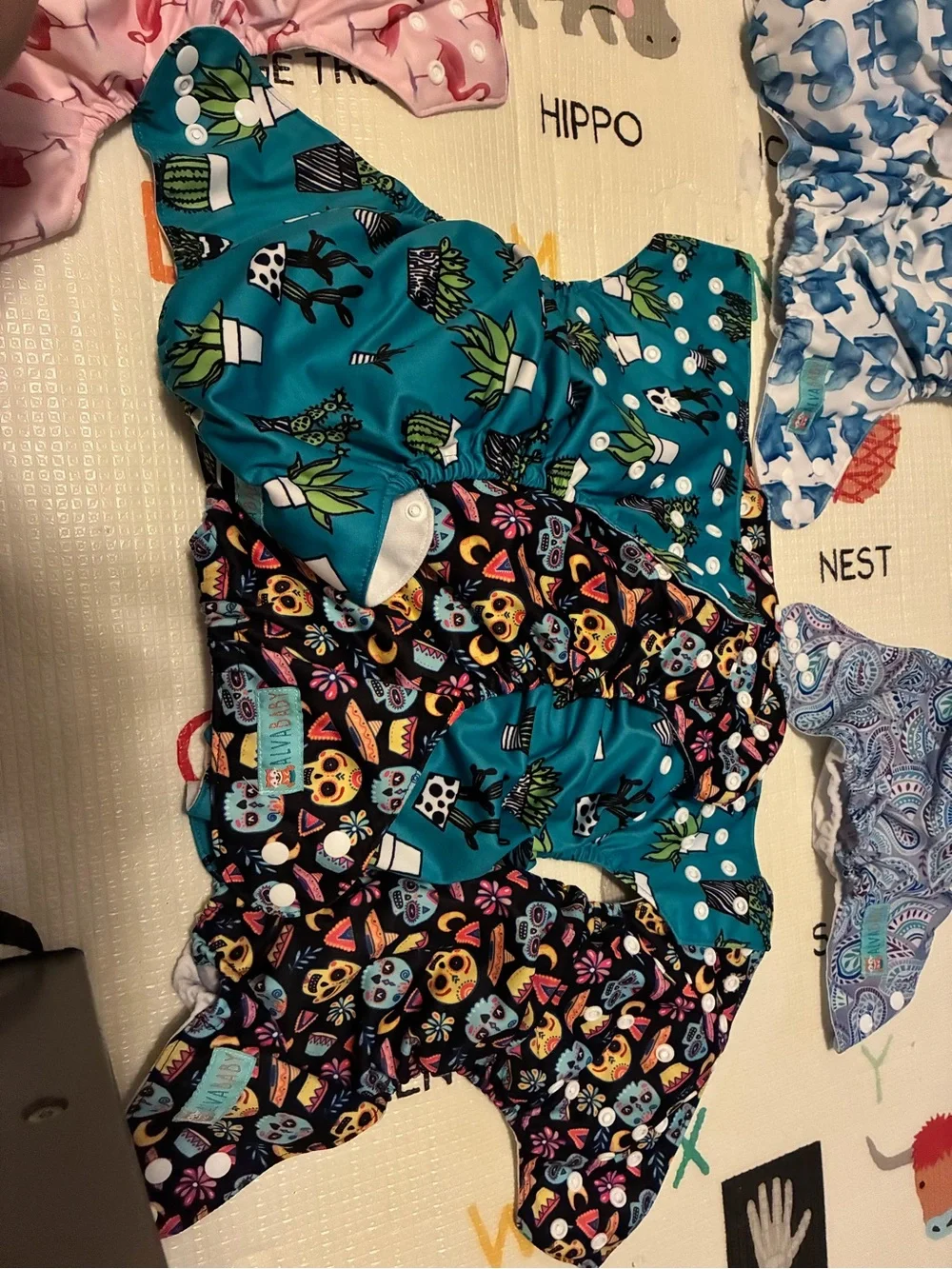 22 CLOTH DIAPERS ! Like new !